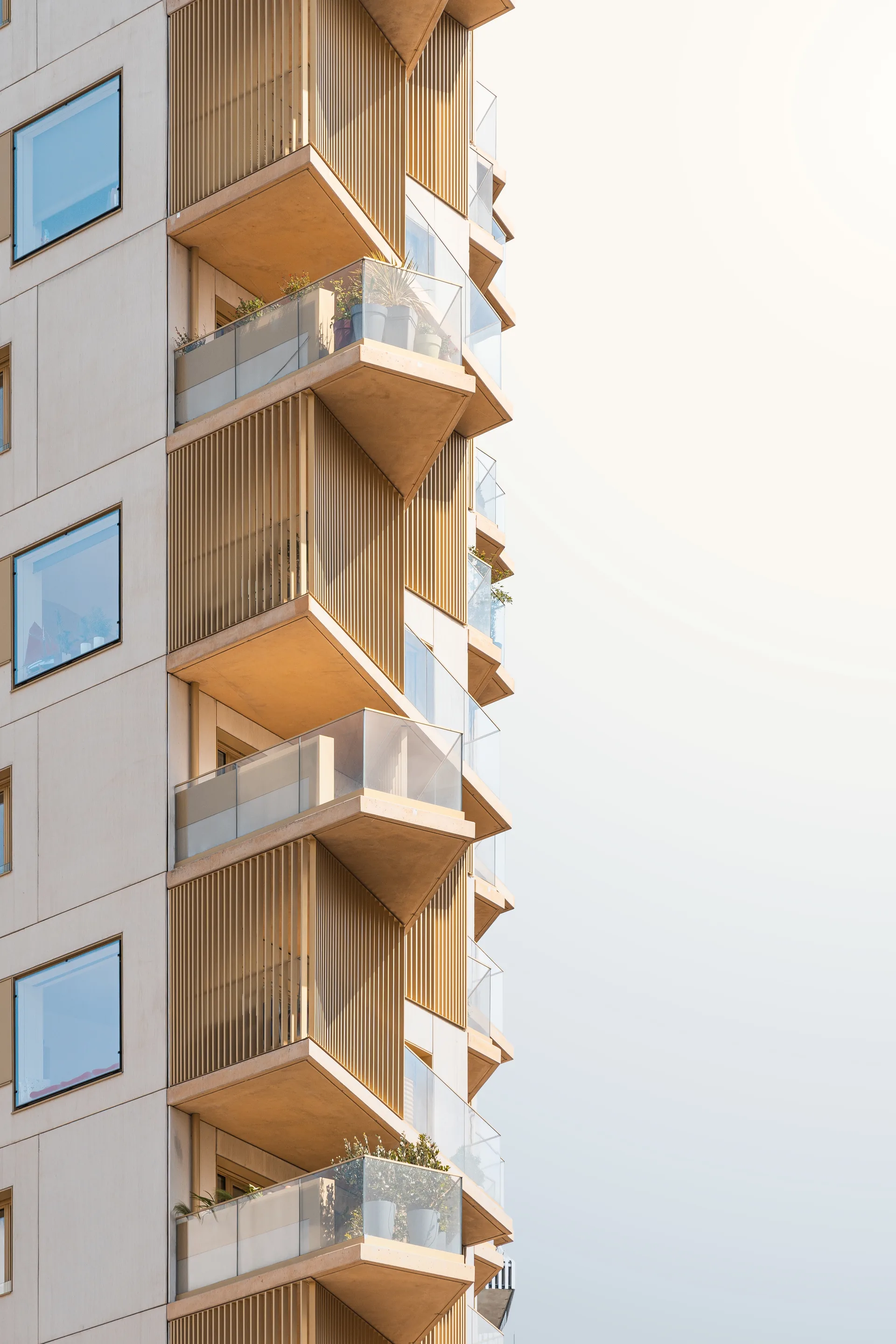 Edificio moderno para formulario Somos GRE